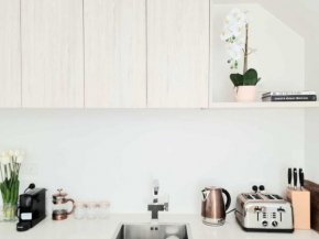 Elegant CBD Apartment